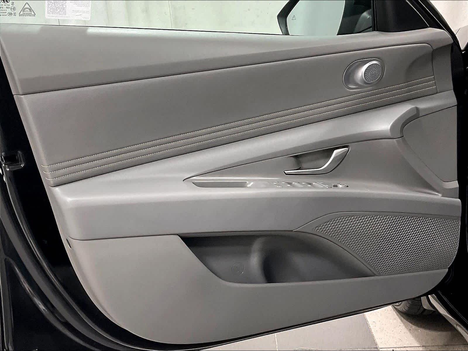 2025 Hyundai Elantra SEL Sport - Photo 9
