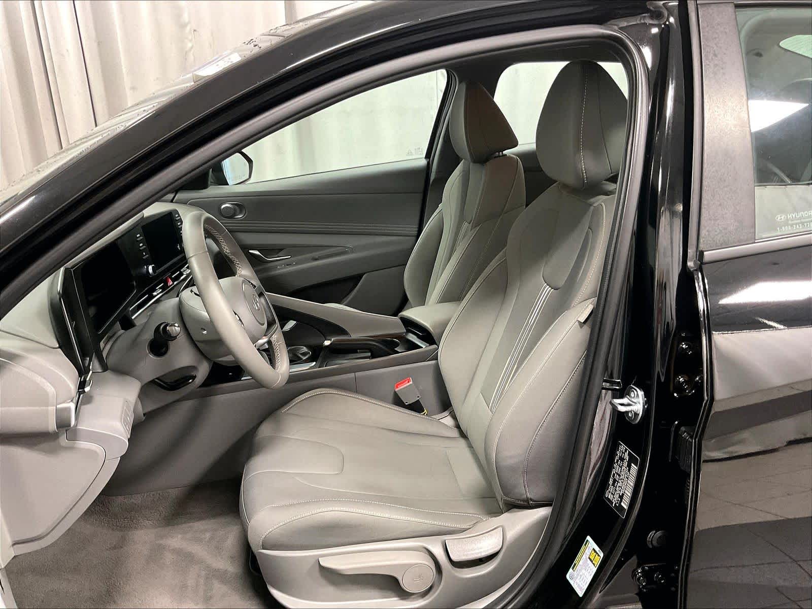 2025 Hyundai Elantra SEL Sport - Photo 10
