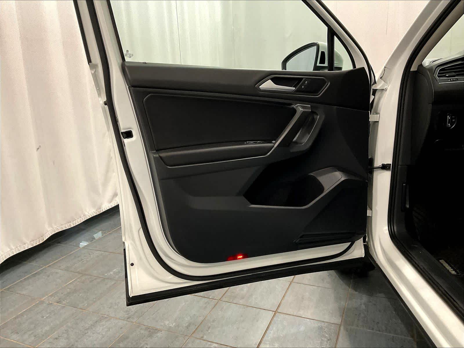 2021 Volkswagen Tiguan SE - Photo 9