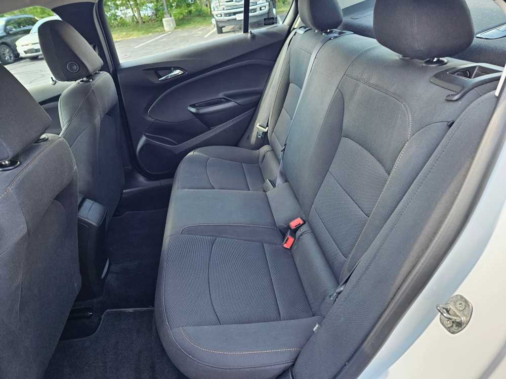 2017 Chevrolet Cruze LS - Photo 11
