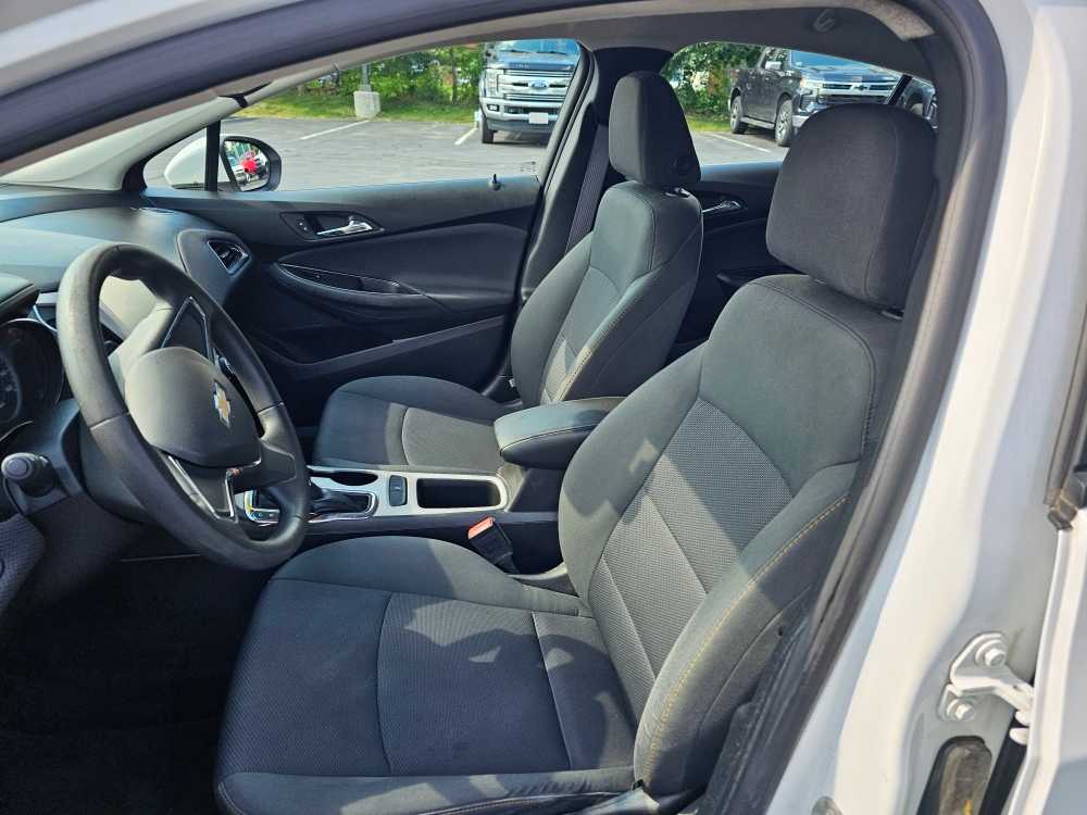 2017 Chevrolet Cruze LS - Photo 12