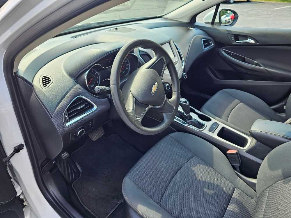 2017 Chevrolet Cruze LS - Photo 13
