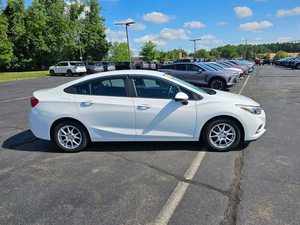 2017 Chevrolet Cruze LS - Photo 3