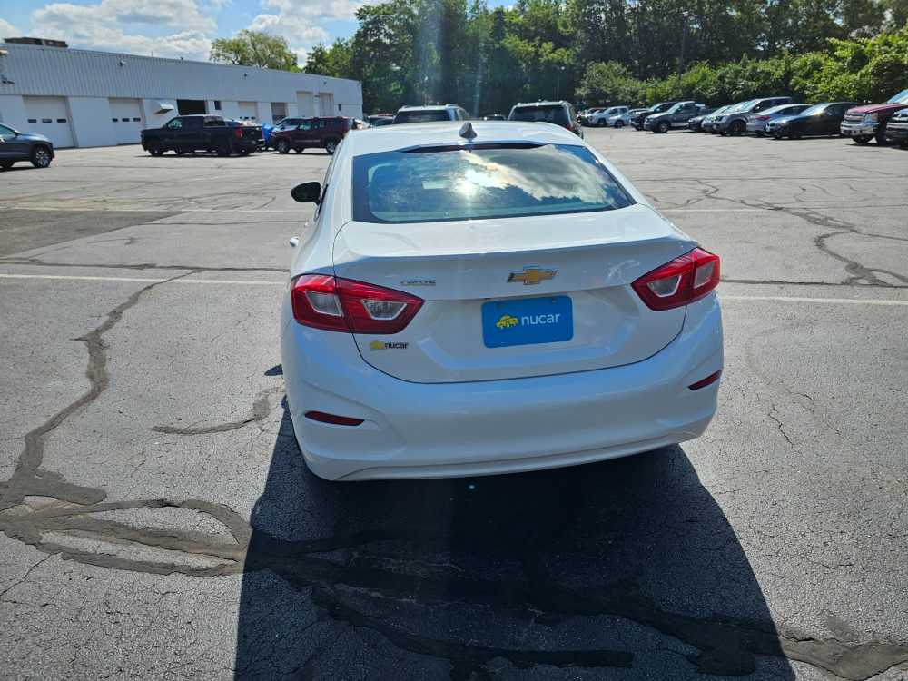 2017 Chevrolet Cruze LS - Photo 4