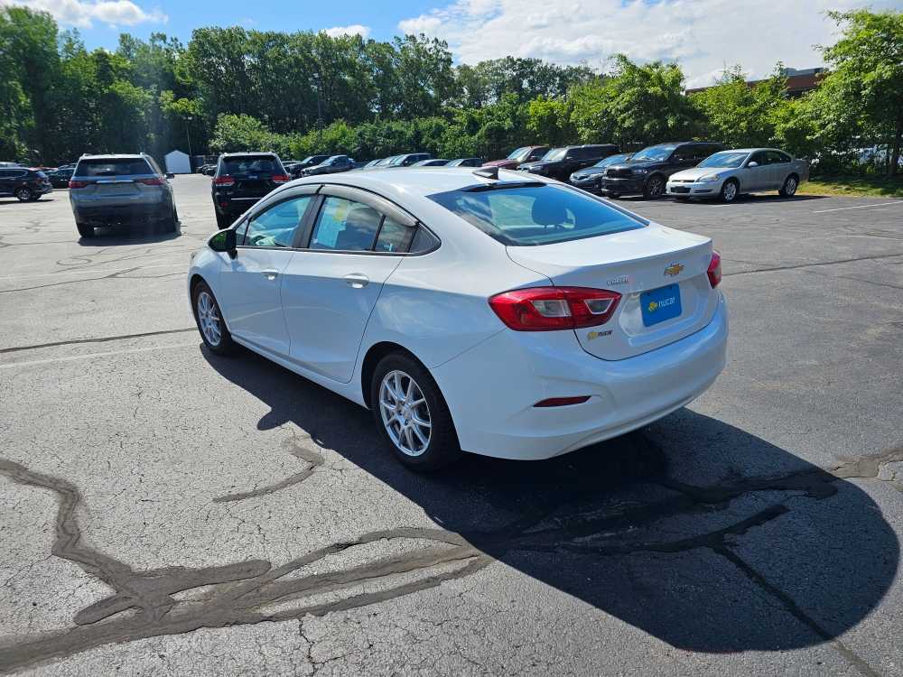 2017 Chevrolet Cruze LS - Photo 6