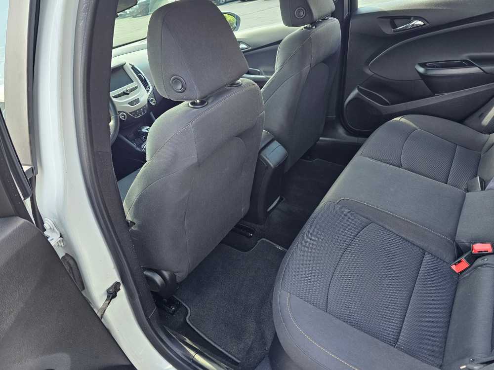 2017 Chevrolet Cruze LS - Photo 10