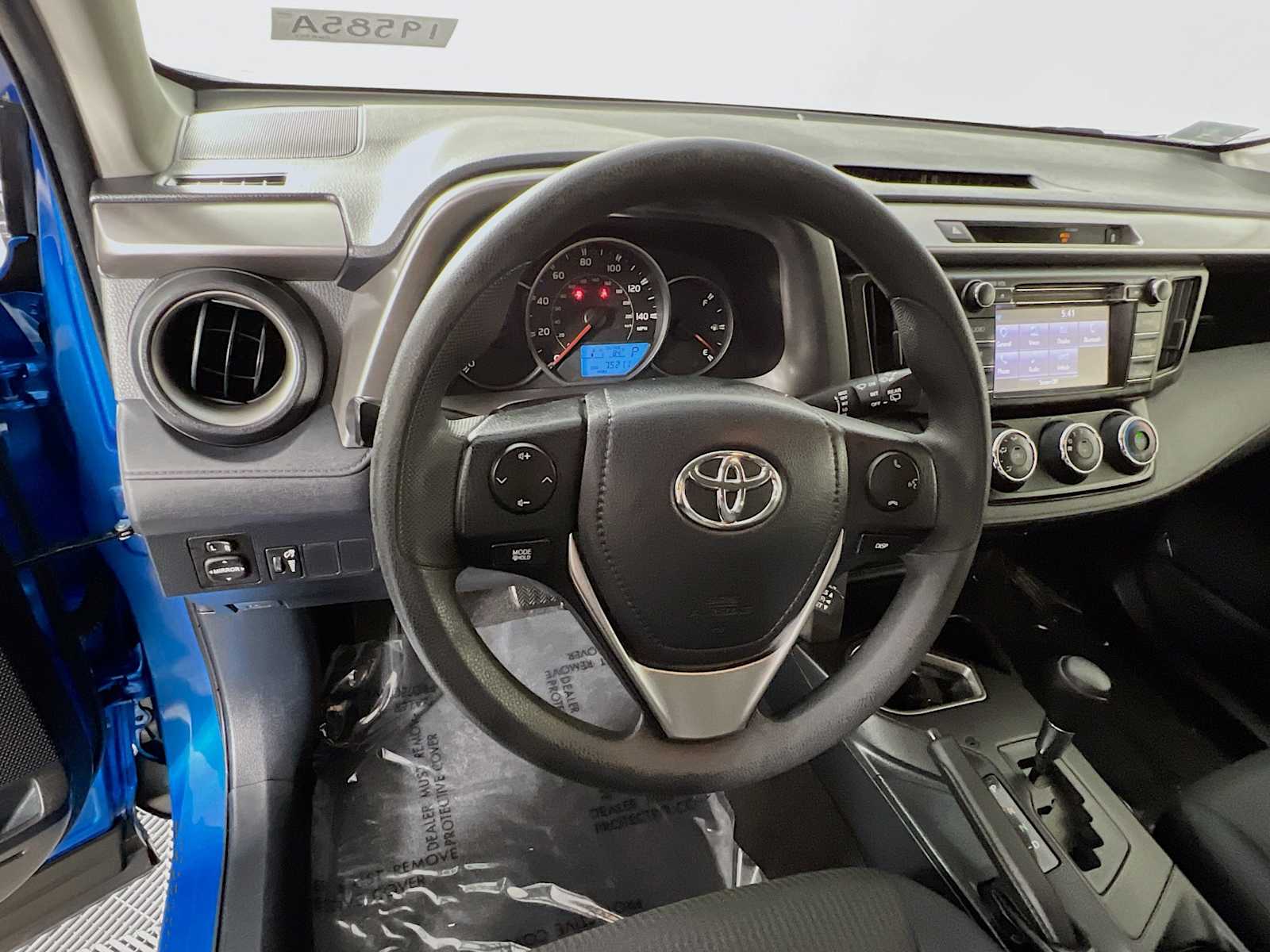 2016 Toyota RAV4 LE - Photo 11