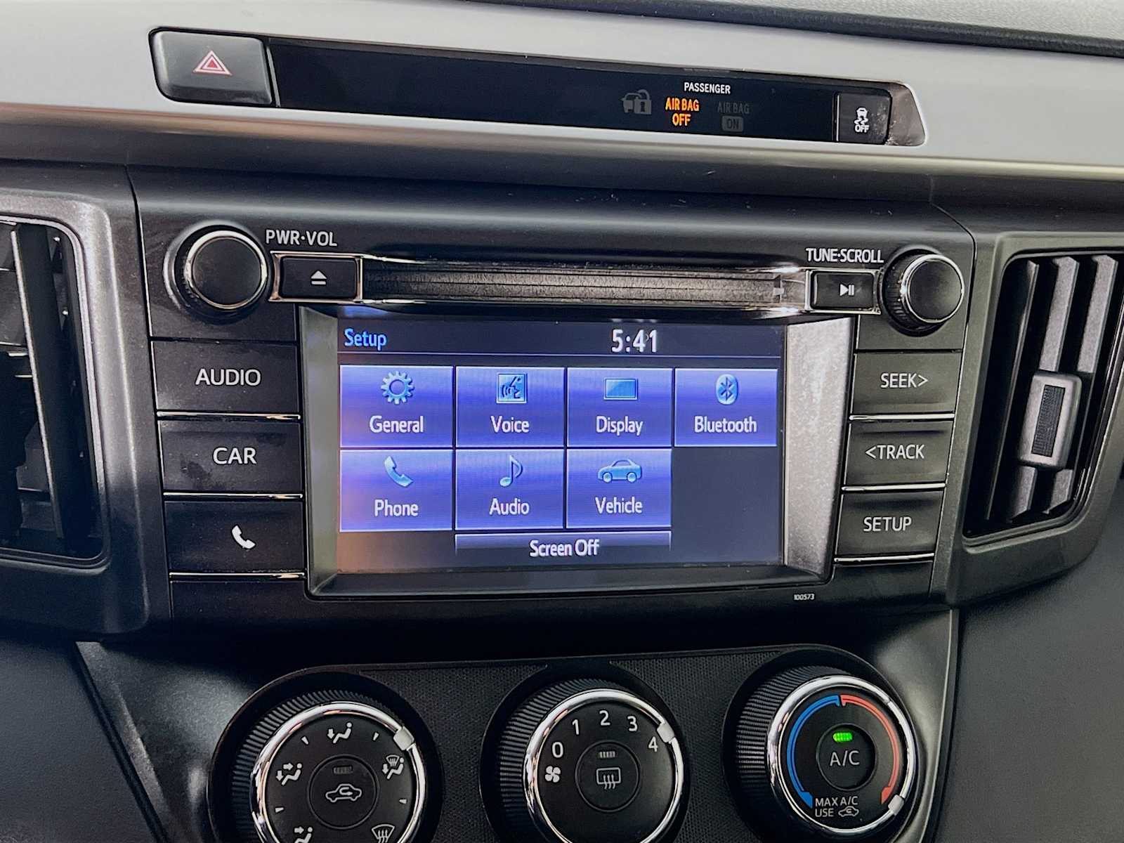 2016 Toyota RAV4 LE - Photo 14