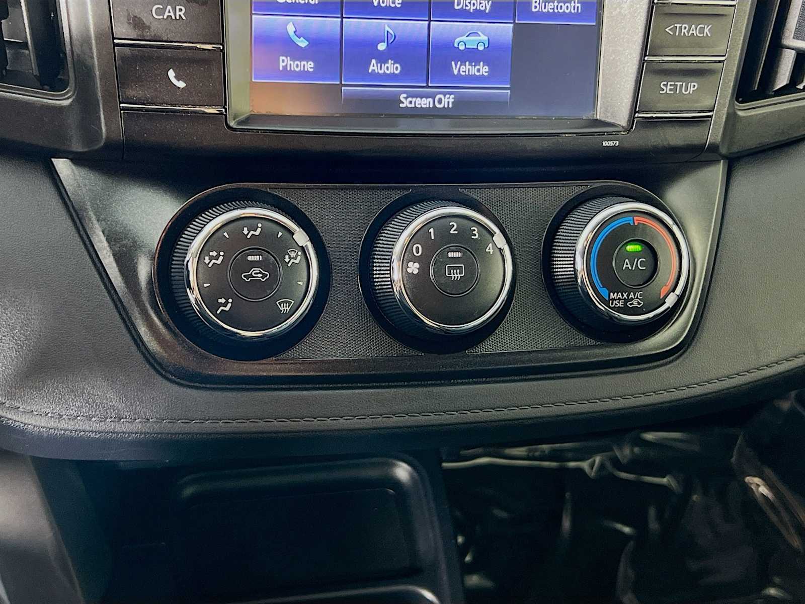 2016 Toyota RAV4 LE - Photo 15