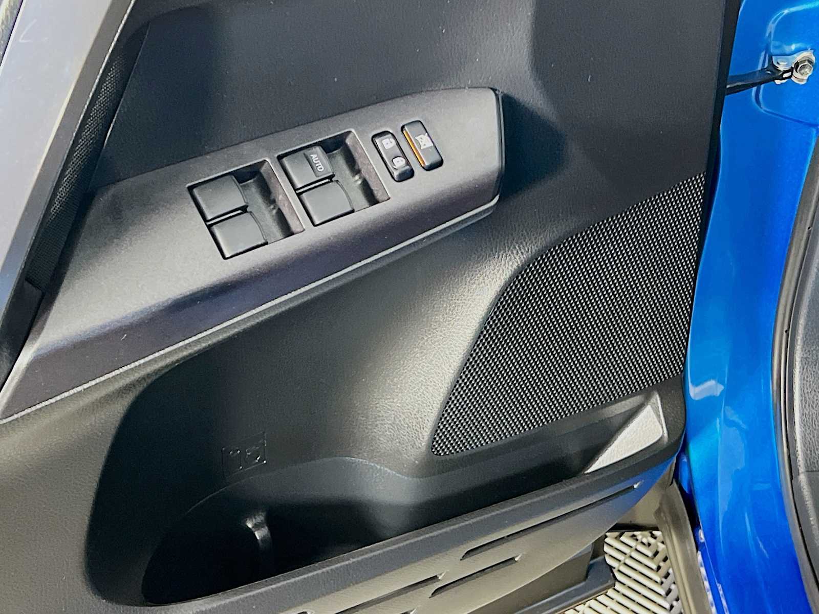 2016 Toyota RAV4 LE - Photo 18