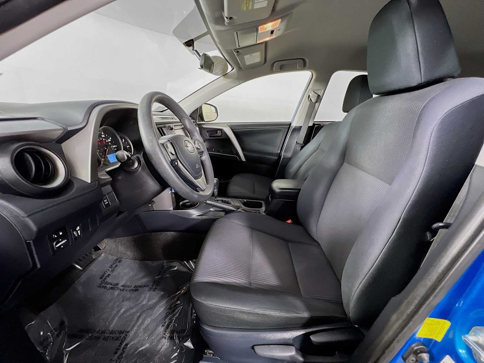 2016 Toyota RAV4 LE - Photo 20