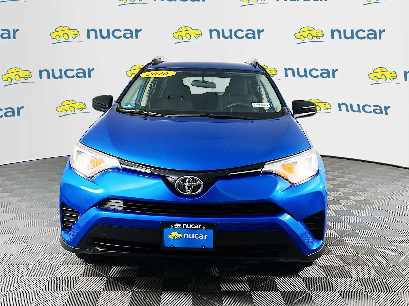 2016 Toyota RAV4 LE - Photo 2