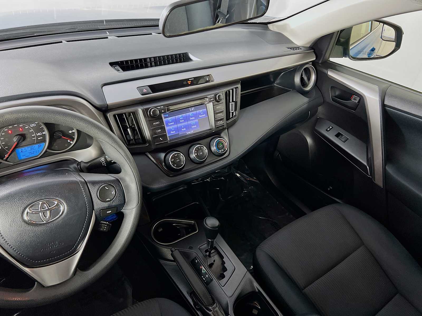 2016 Toyota RAV4 LE - Photo 22