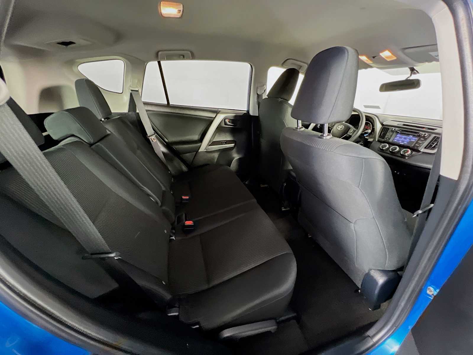2016 Toyota RAV4 LE - Photo 25