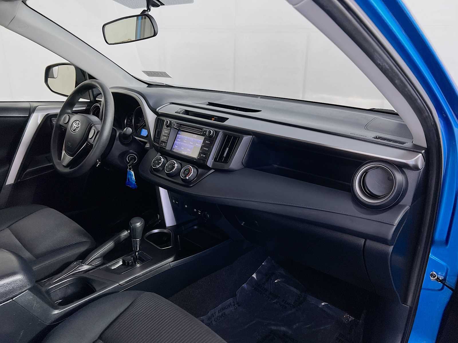2016 Toyota RAV4 LE - Photo 27