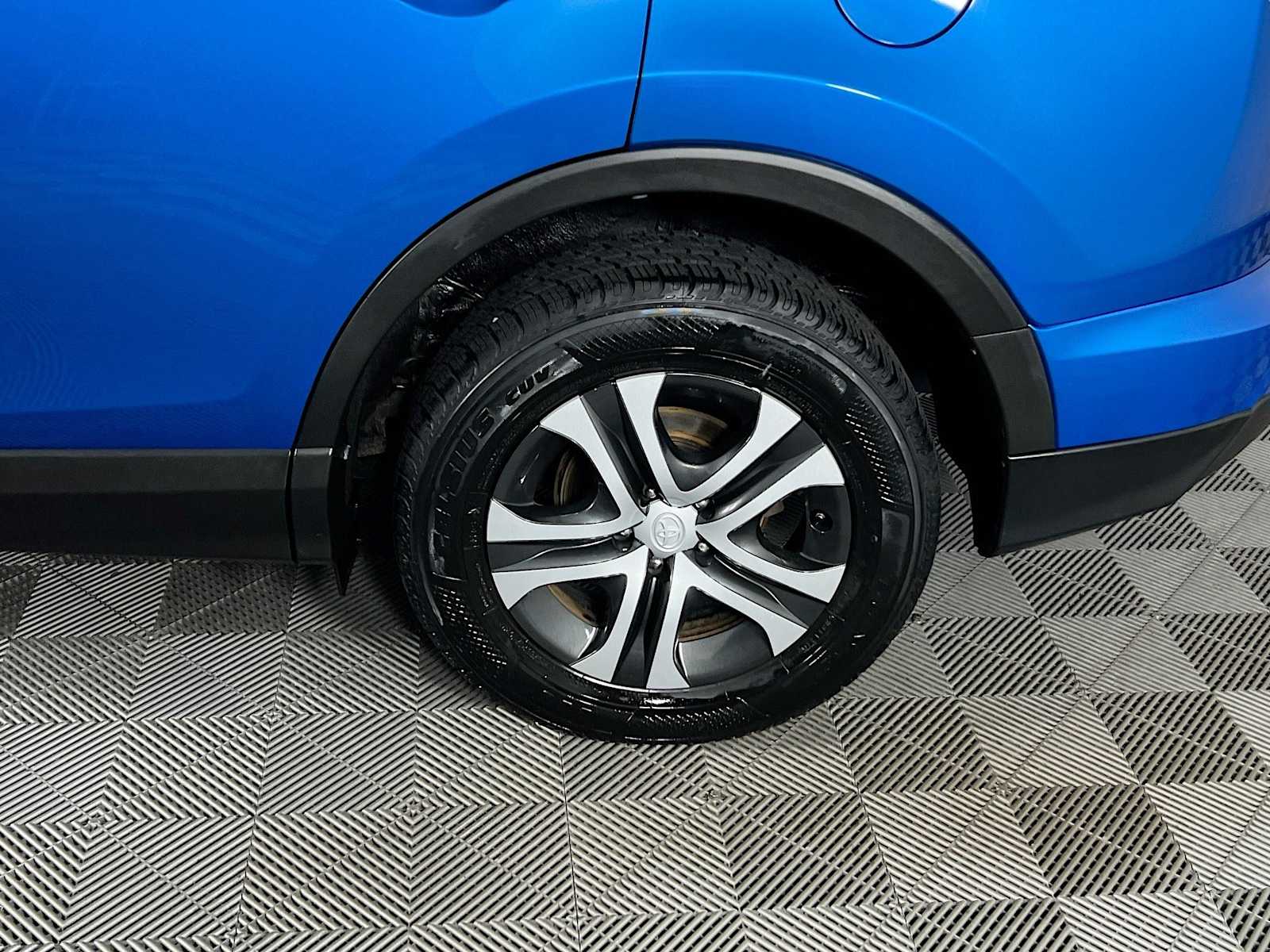 2016 Toyota RAV4 LE - Photo 29