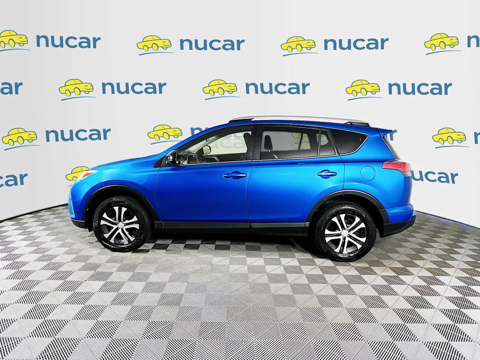2016 Toyota RAV4 LE - Photo 4