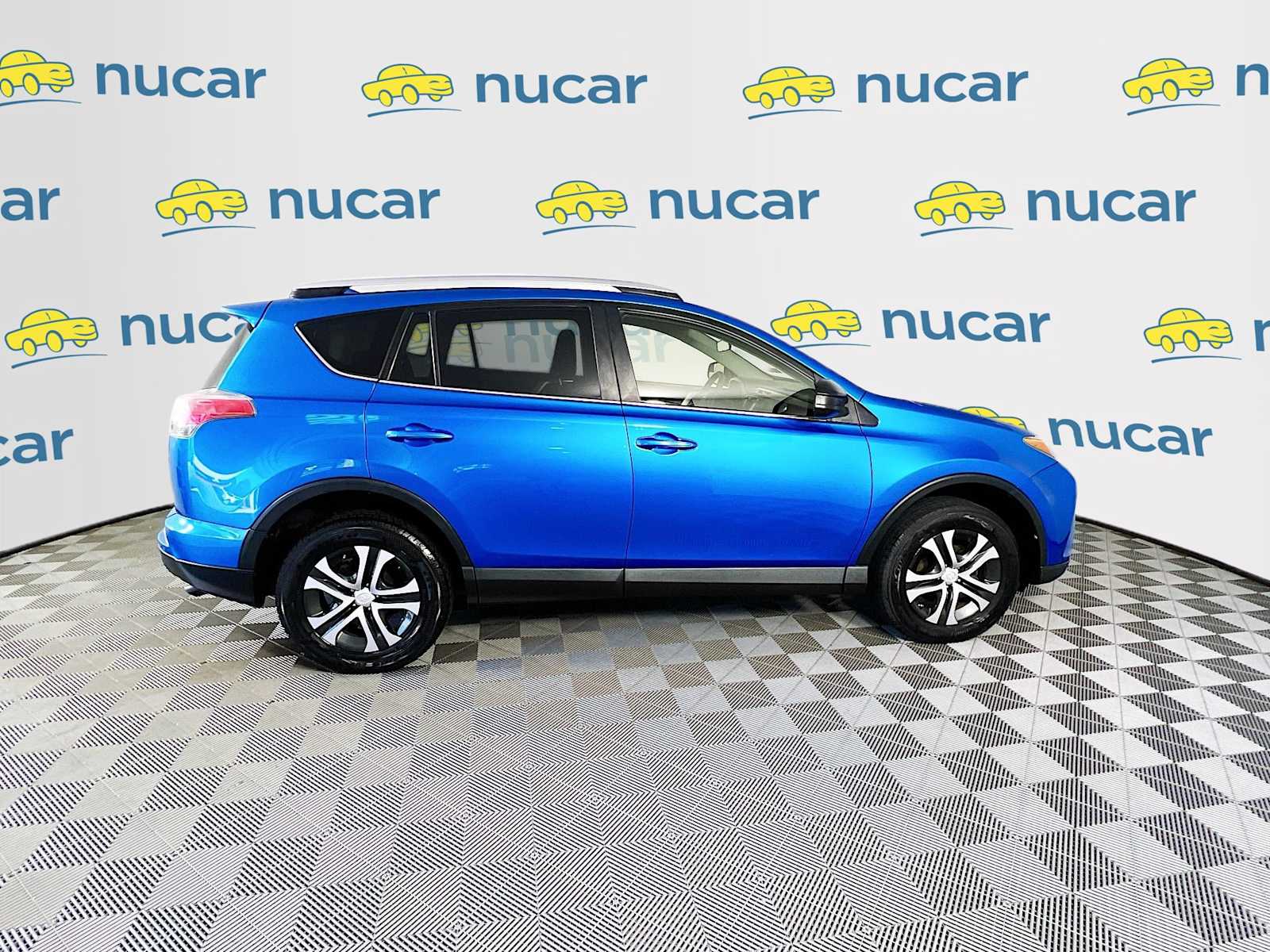 2016 Toyota RAV4 LE - Photo 8