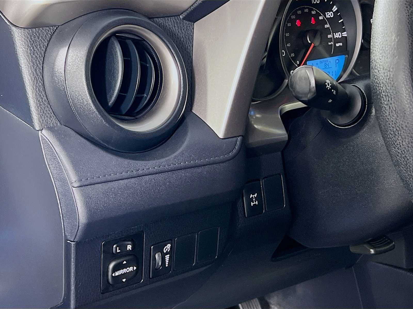 2016 Toyota RAV4 LE - Photo 10