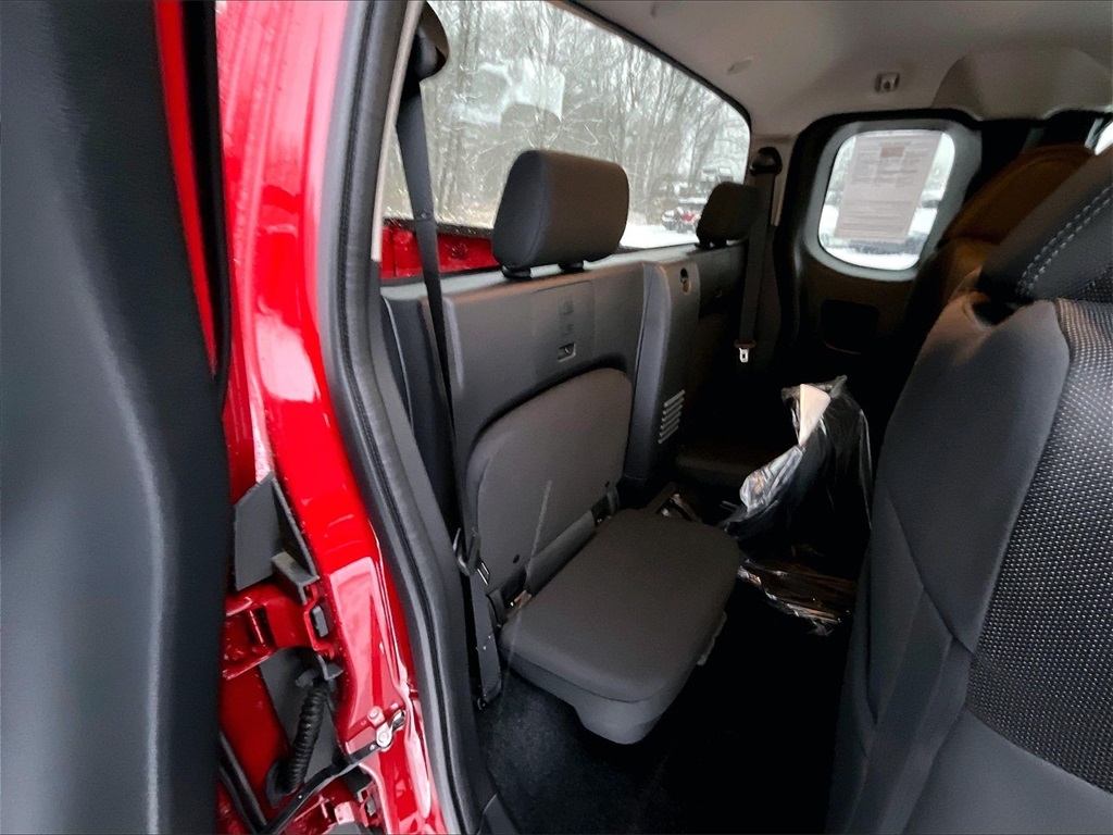 2025 Nissan Frontier SV - Photo 18