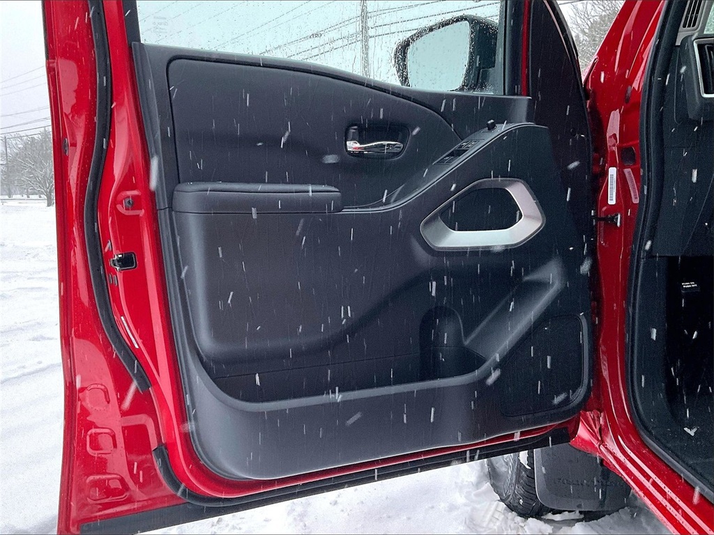 2025 Nissan Frontier SV - Photo 9