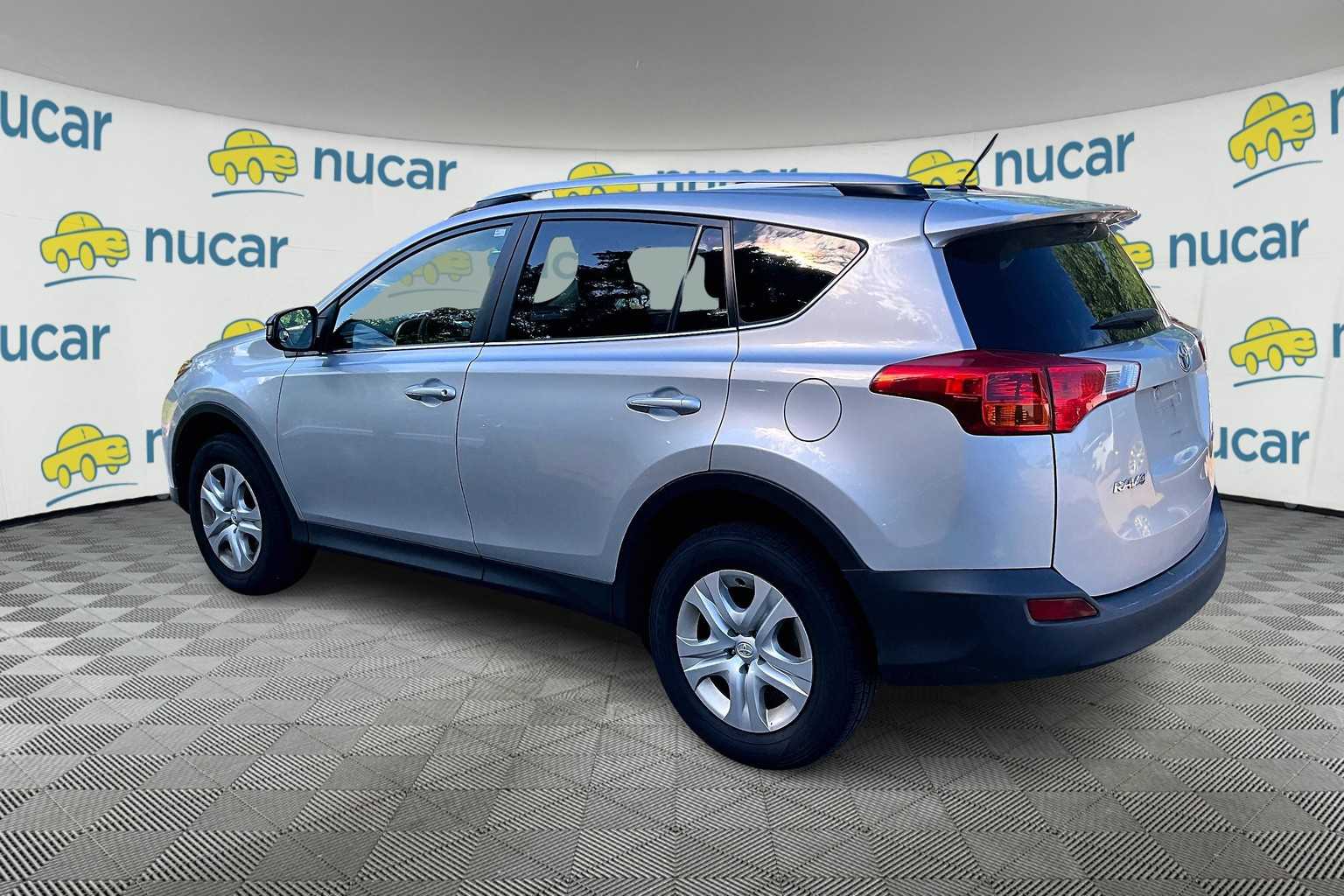 2015 Toyota RAV4 LE - Photo 3