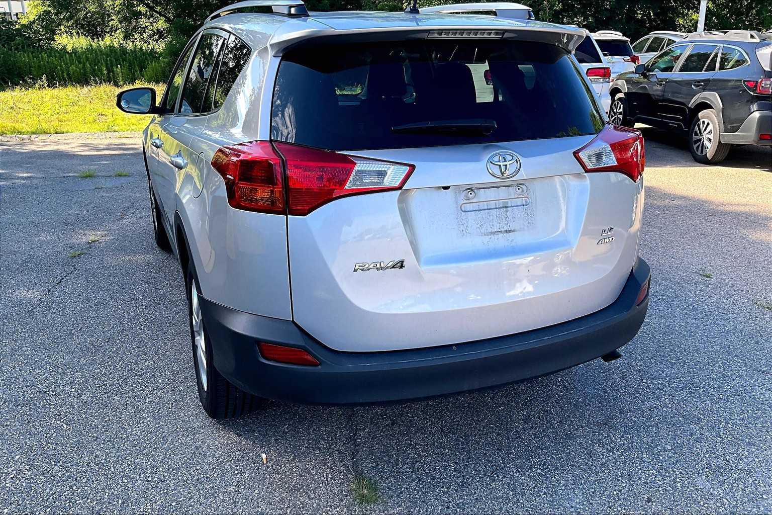 2015 Toyota RAV4 LE - Photo 7