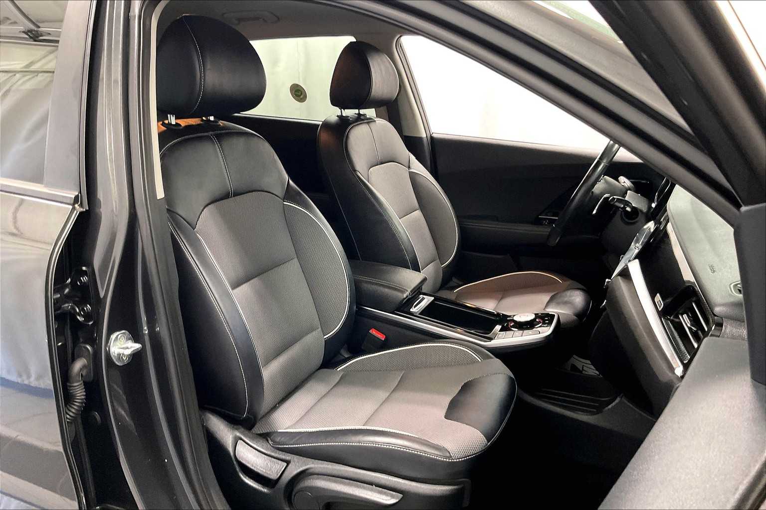 2022 Kia Niro EV EX - Photo 11