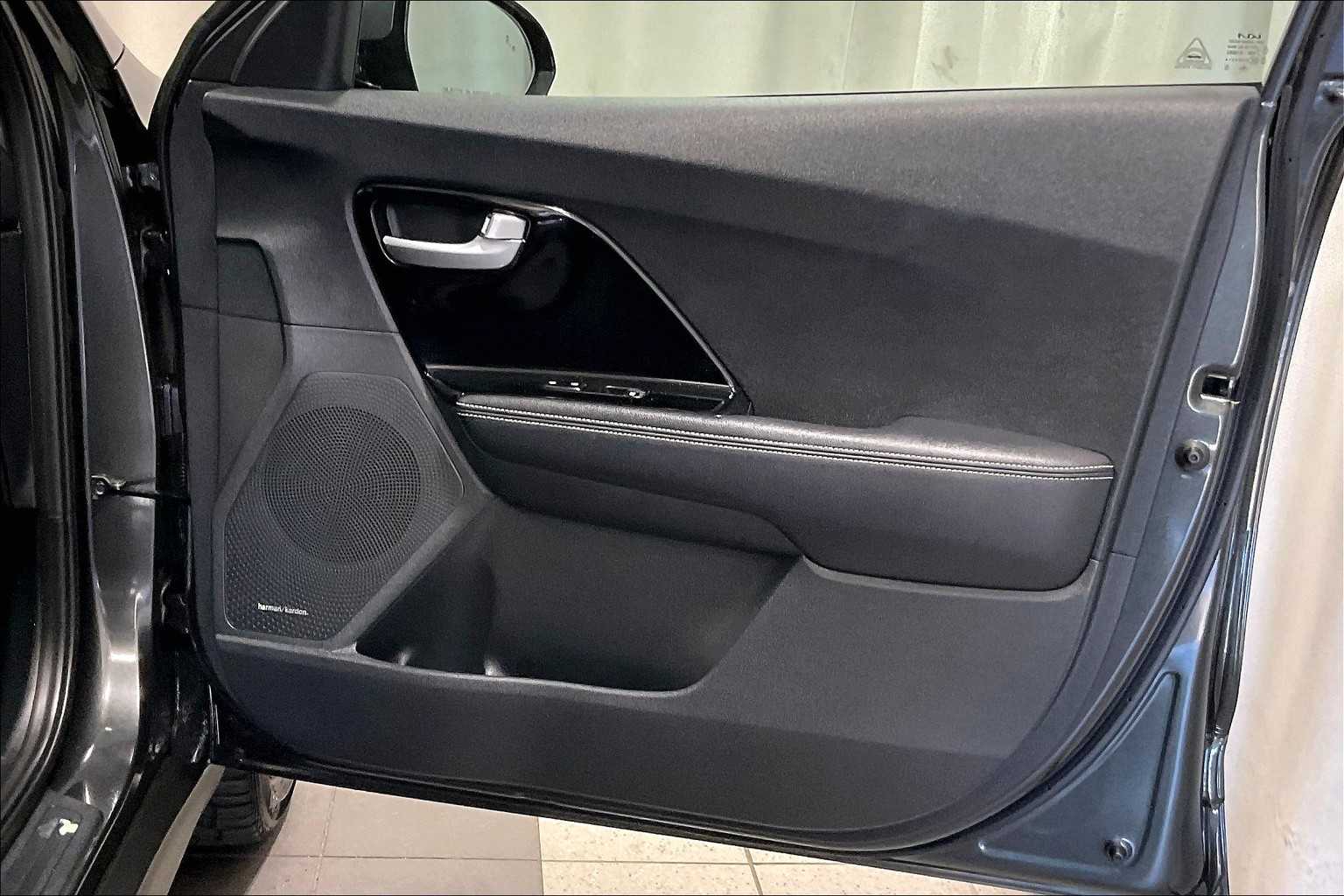 2022 Kia Niro EV EX - Photo 12