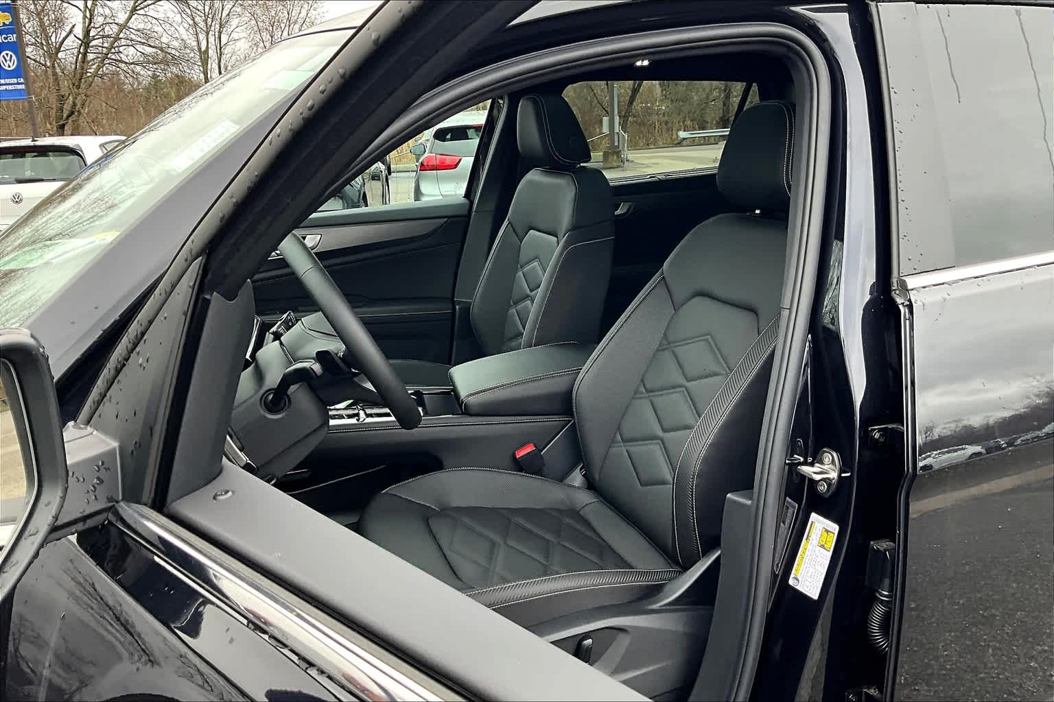 2025 Volkswagen Atlas Cross Sport 2.0T SE w/Technology - Photo 11