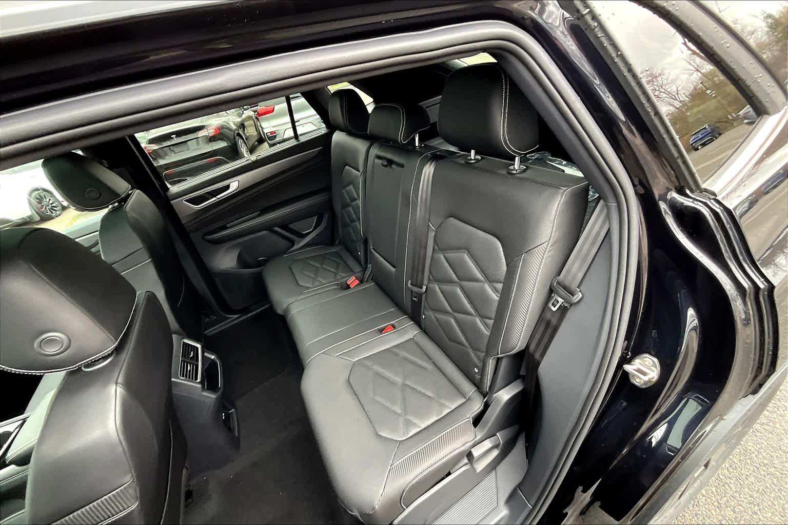 2025 Volkswagen Atlas Cross Sport 2.0T SE w/Technology - Photo 15