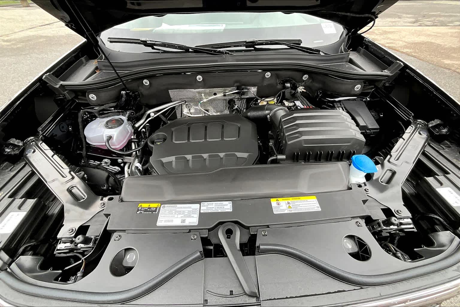 2025 Volkswagen Atlas Cross Sport 2.0T SE w/Technology - Photo 16