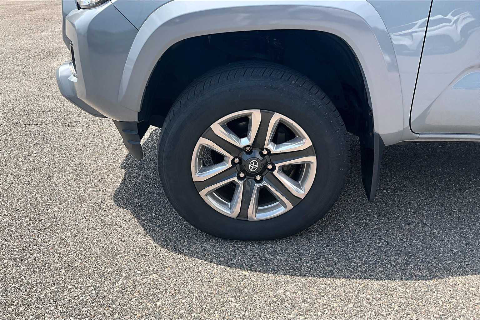2018 Toyota Tacoma Limited - Photo 4