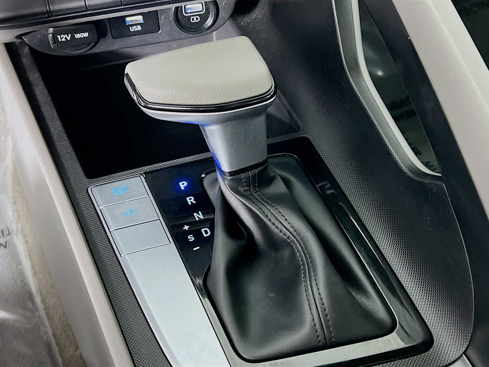 2022 Hyundai Elantra SEL - Photo 16
