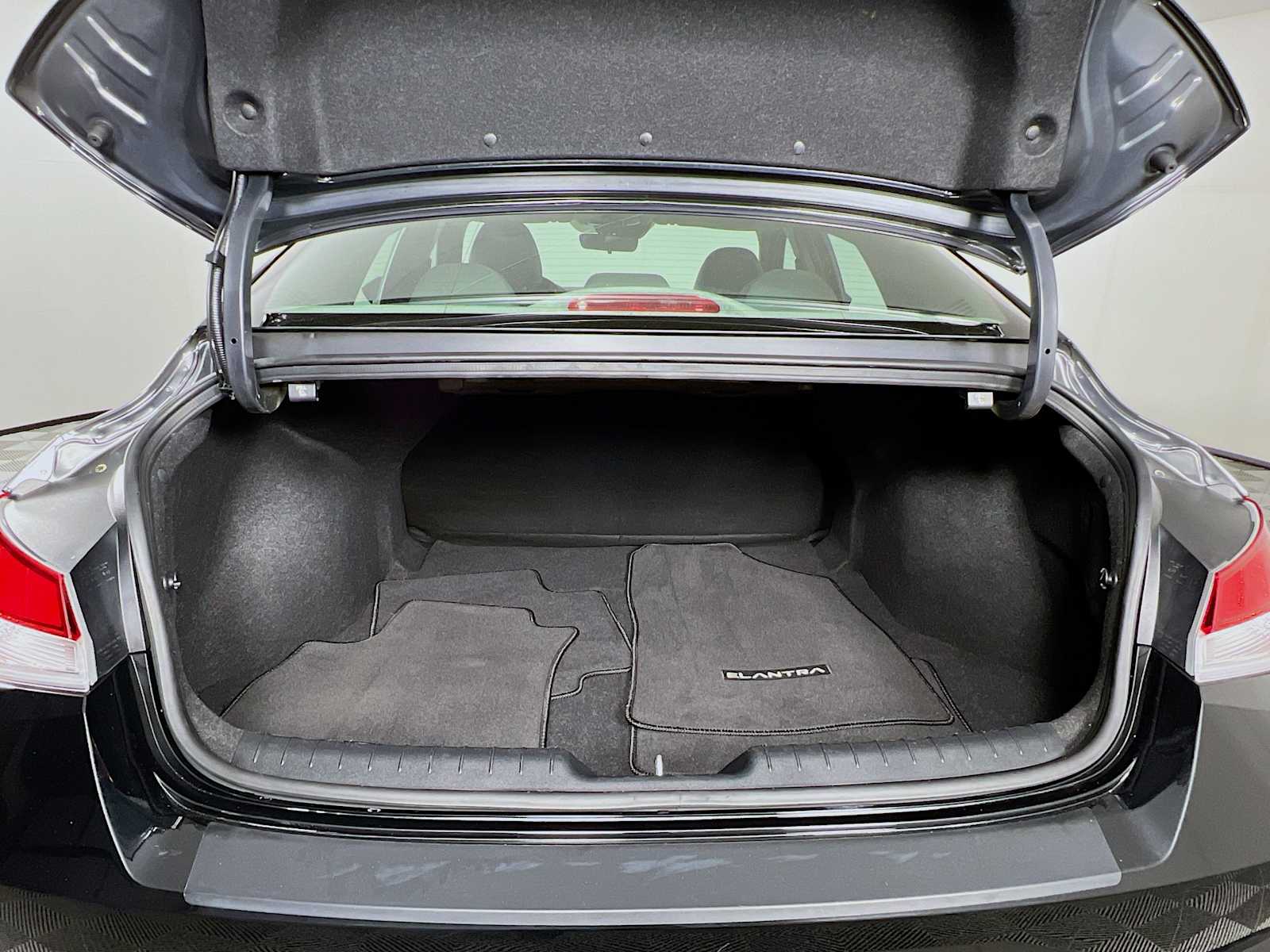 2022 Hyundai Elantra SEL - Photo 24