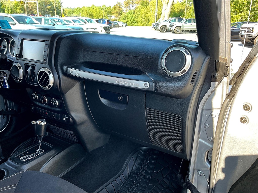 2018 Jeep Wrangler JK Sahara - Photo 12