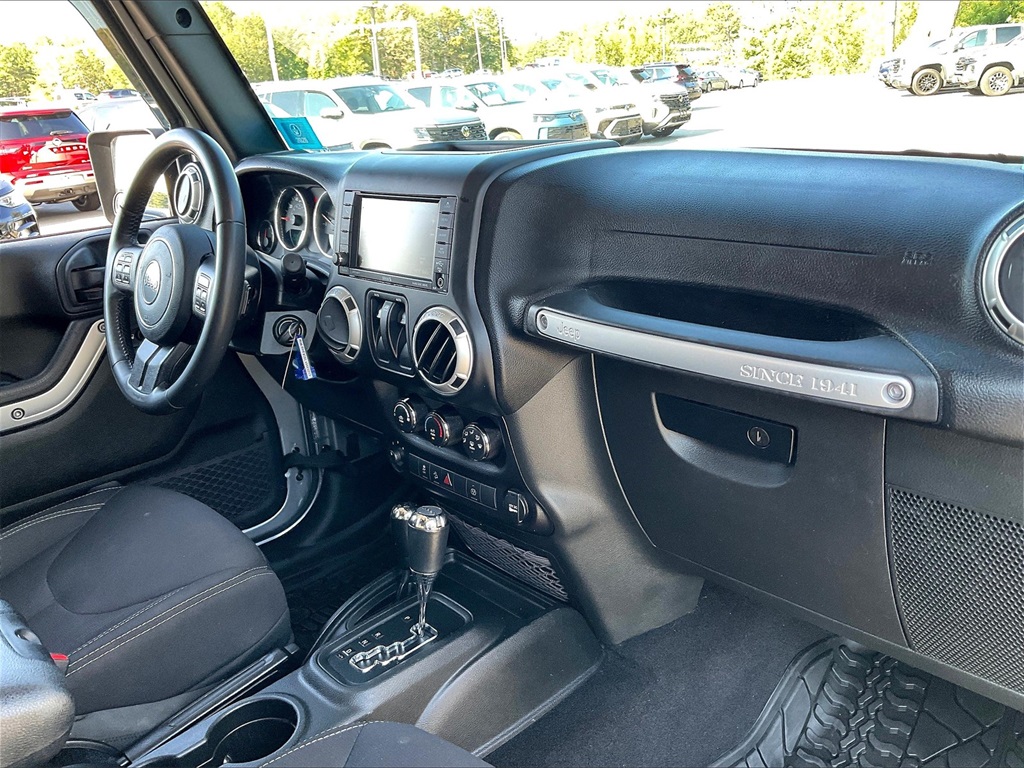 2018 Jeep Wrangler JK Sahara - Photo 13