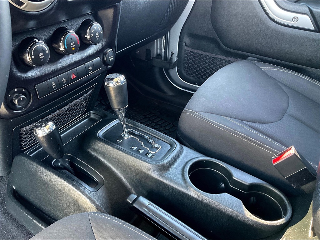 2018 Jeep Wrangler JK Sahara - Photo 18