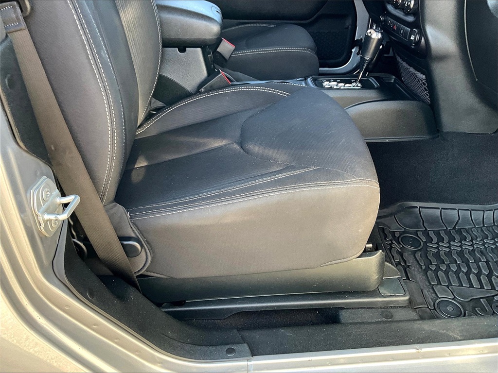 2018 Jeep Wrangler JK Sahara - Photo 32