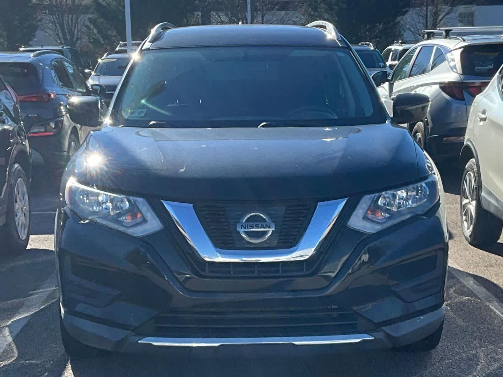 2017 Nissan Rogue SV - Photo 2