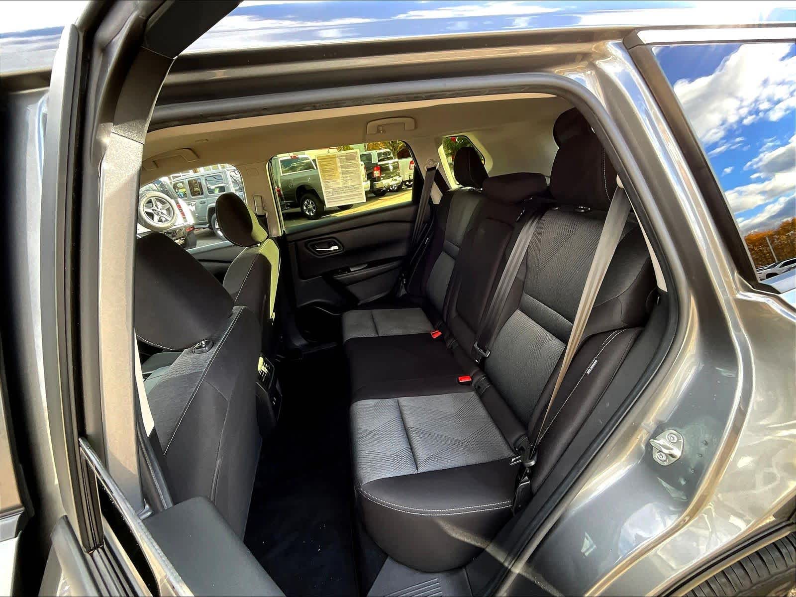 2024 Nissan Rogue SV - Photo 15