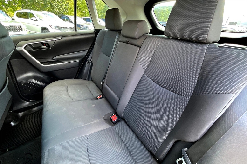 2020 Toyota RAV4 LE - Photo 14