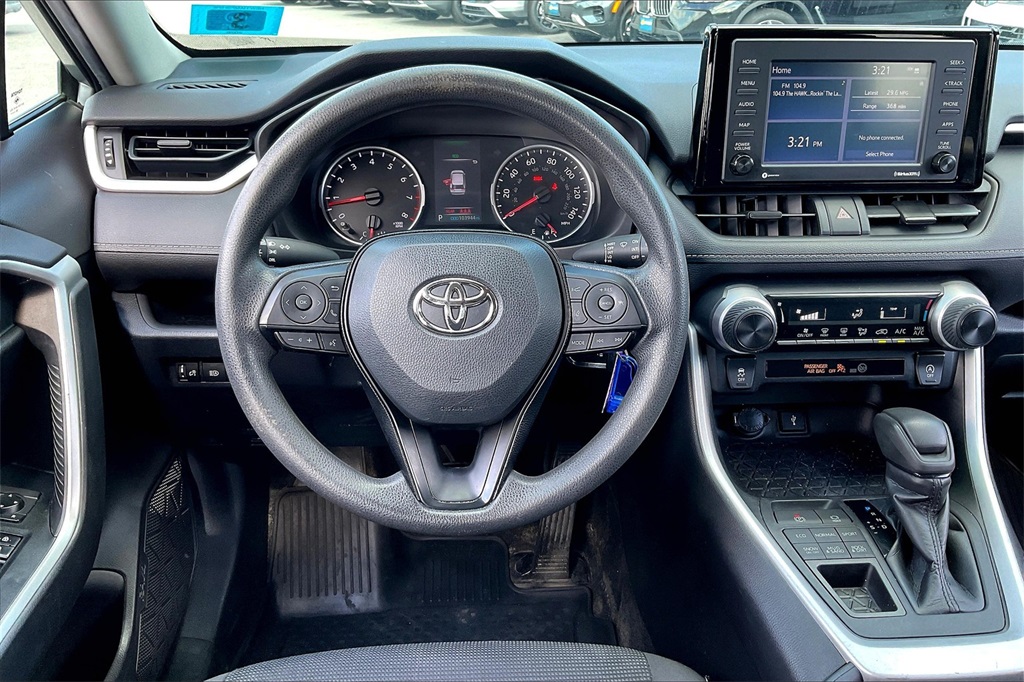 2020 Toyota RAV4 LE - Photo 16