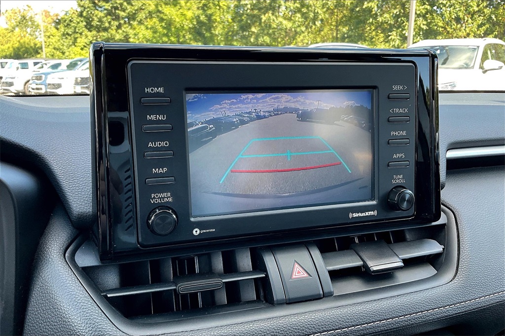 2020 Toyota RAV4 LE - Photo 18
