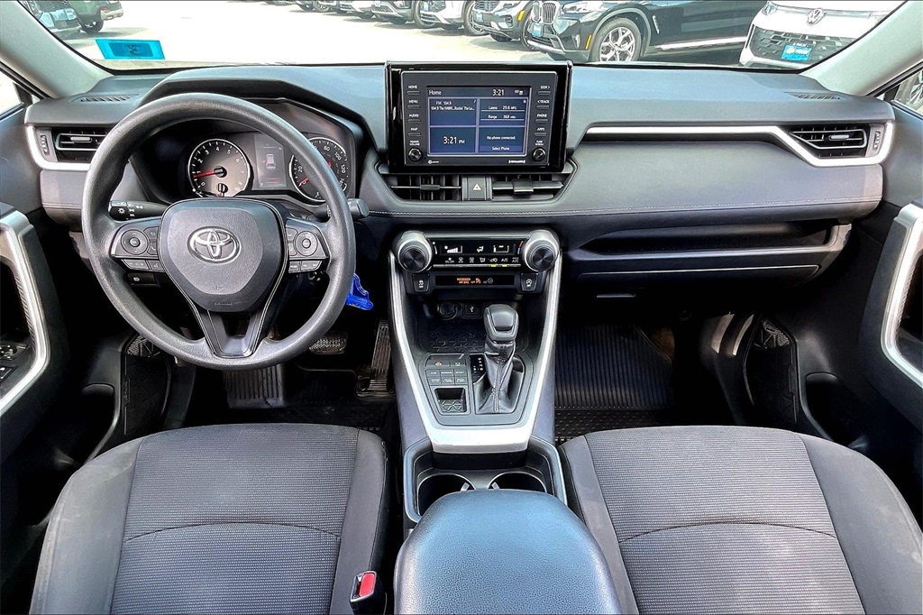 2020 Toyota RAV4 LE - Photo 20