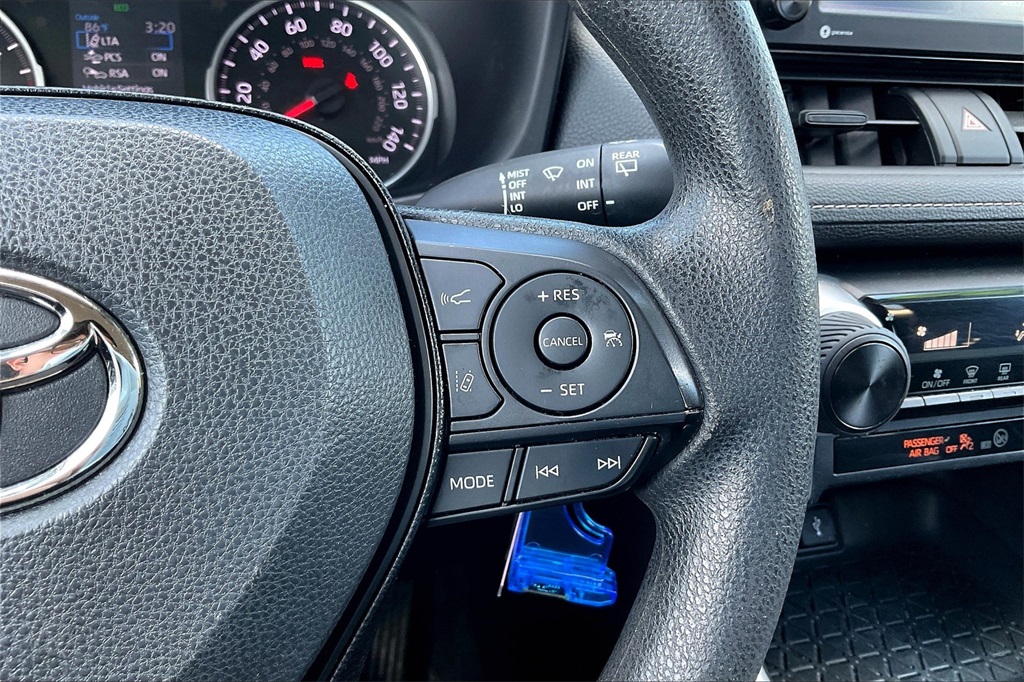 2020 Toyota RAV4 LE - Photo 22