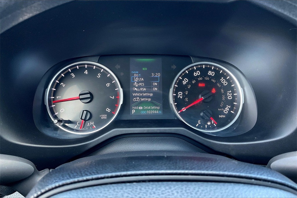2020 Toyota RAV4 LE - Photo 23