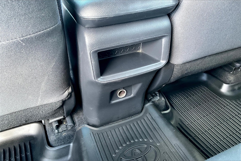 2020 Toyota RAV4 LE - Photo 25