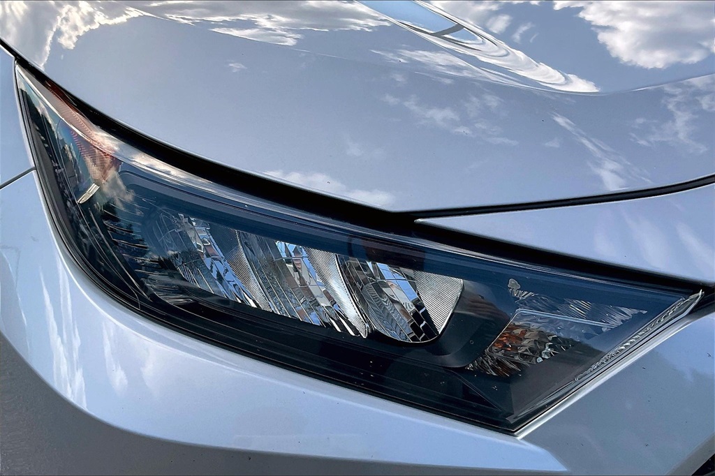 2020 Toyota RAV4 LE - Photo 29