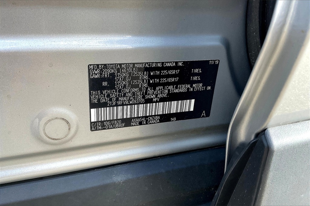 2020 Toyota RAV4 LE - Photo 31